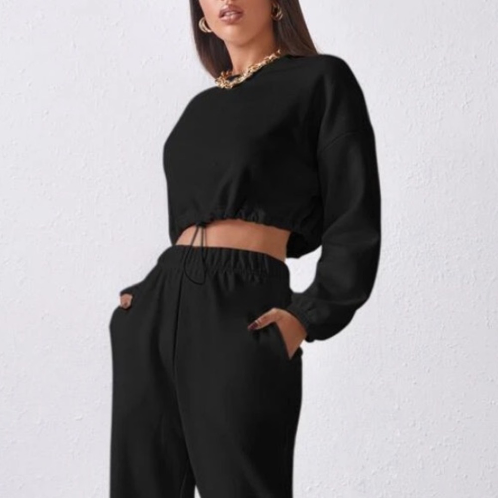 NWOT black cropped sweatshirt